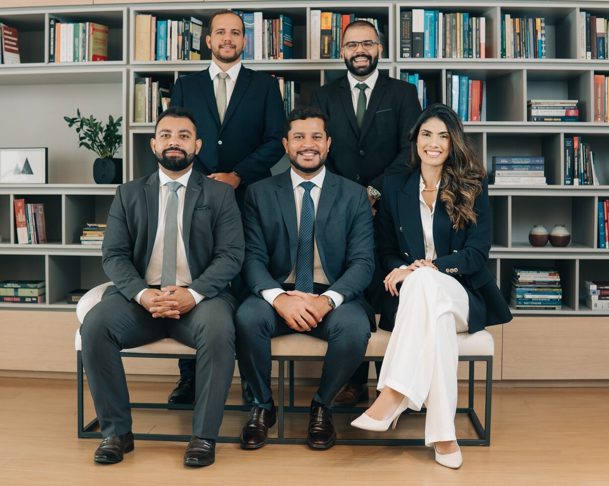 Equipe completa do escritório Telino